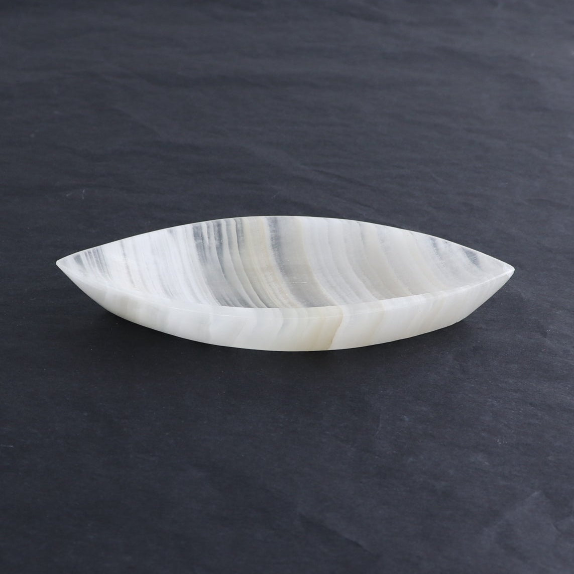 One Mexican Onyx/Calcite White Leaf Dish